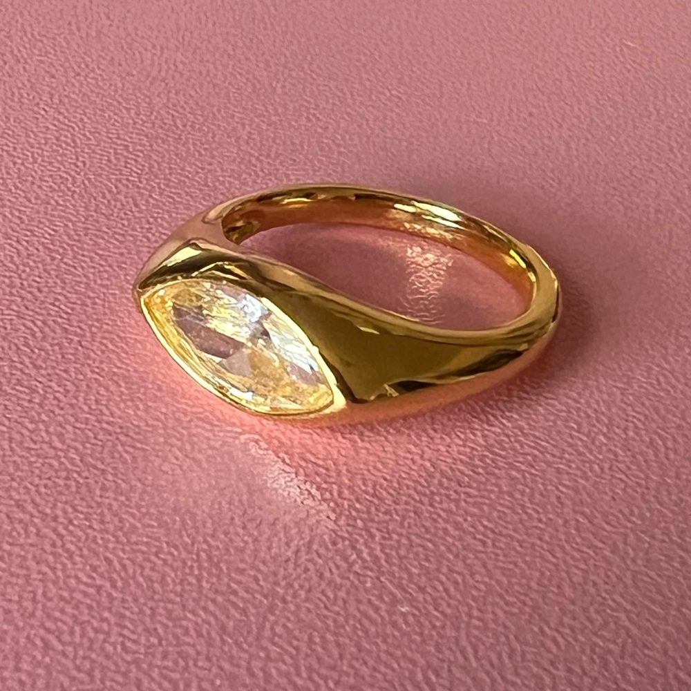 18K Gold Plated Minimalist Vintage Style Women's Ring - Picture 5 of 10